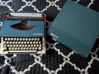 Royal Sprite Manual Typewriter