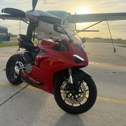 2022 Ducati V2