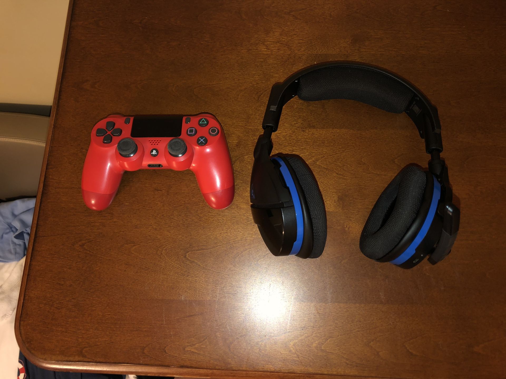 Turtle Beach Stealth 600 Wireless Gaming Headset for PS4 with a Custom Red PS4 Controller