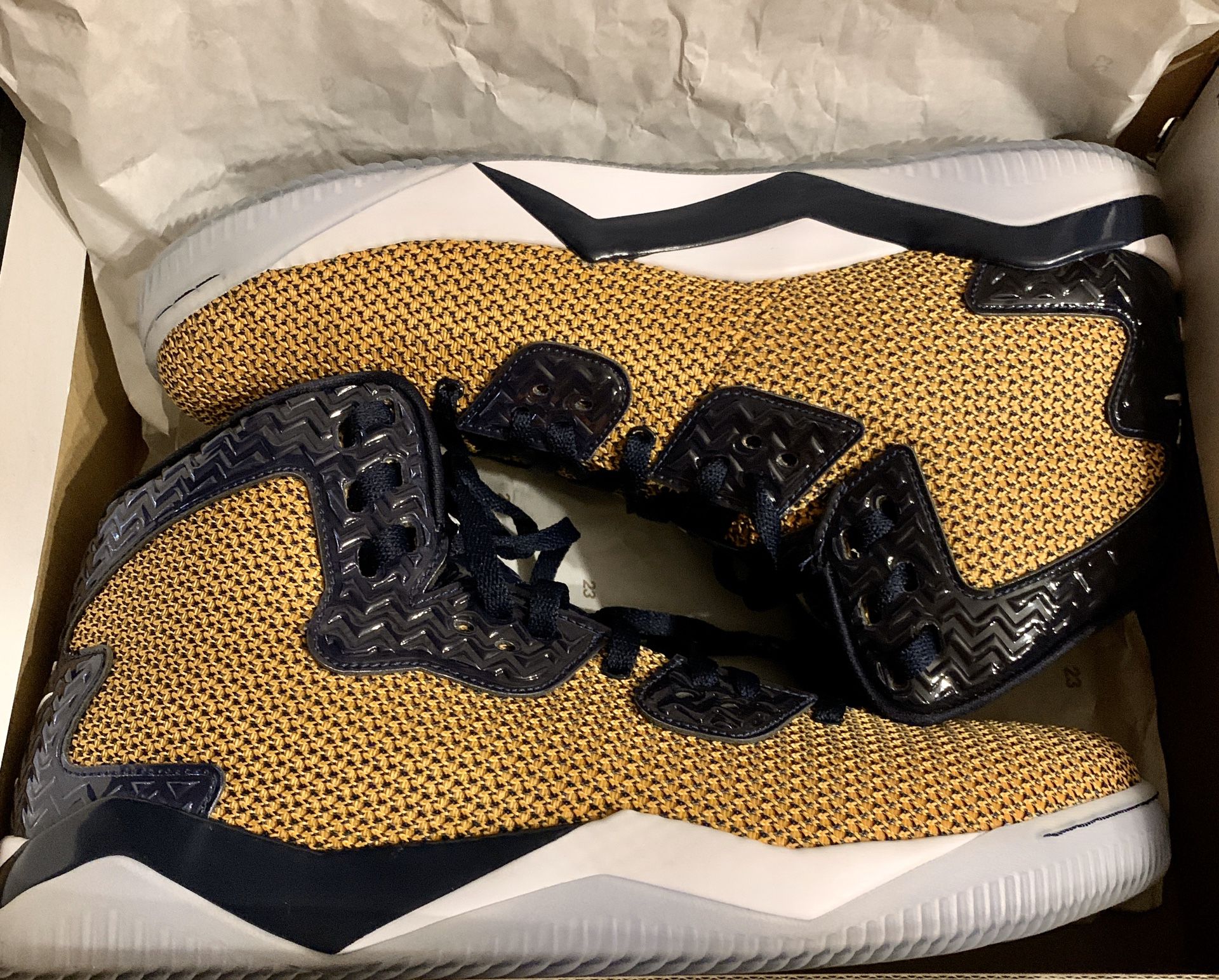 BRAND NEW, never worn, size 14 men’s shoes. STYLE - 819952-706 COLORWAY - GOLD LEAF/WHITE-MIDNIGHT NAVY RETAIL PRICE - paid $180 new, Collector addi