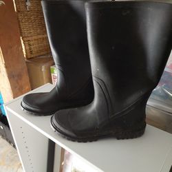 Rain boots men's size 11.
