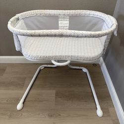 Halo bassinet  LIKE NEW