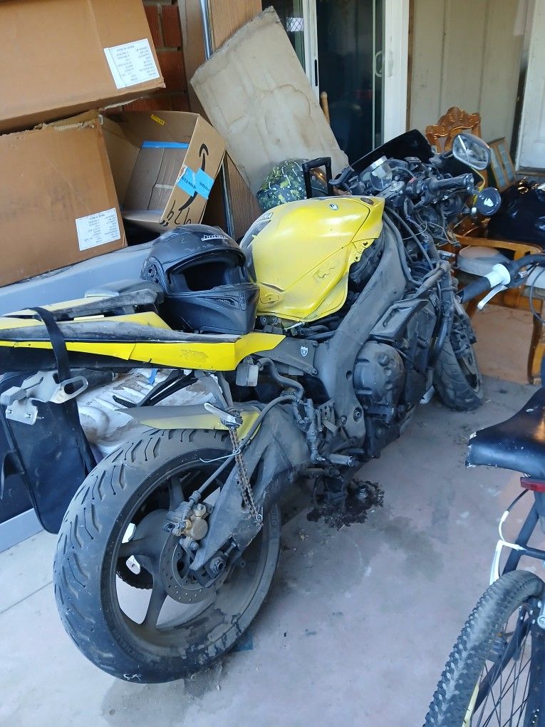 Yamaha R 1