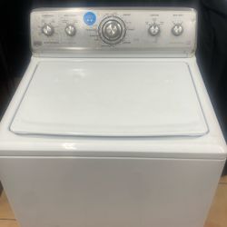 MAYTAG WASHER MACHINE 
