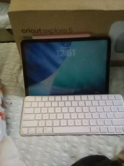 Brand new iPad generation 10 64 GB with keyboard and pen