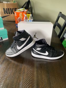 Nike hightop size 8 women