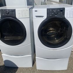 Kenmore Washer And Gad Dryer With Pedestals 