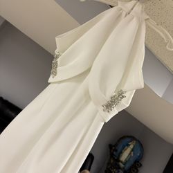 Gorgeous White Dress With Crystals 