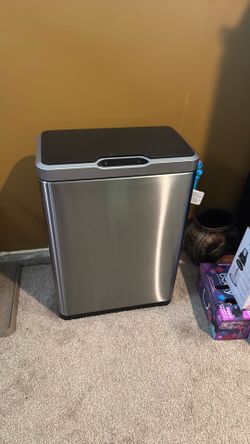 Motion activated trash/garbage can