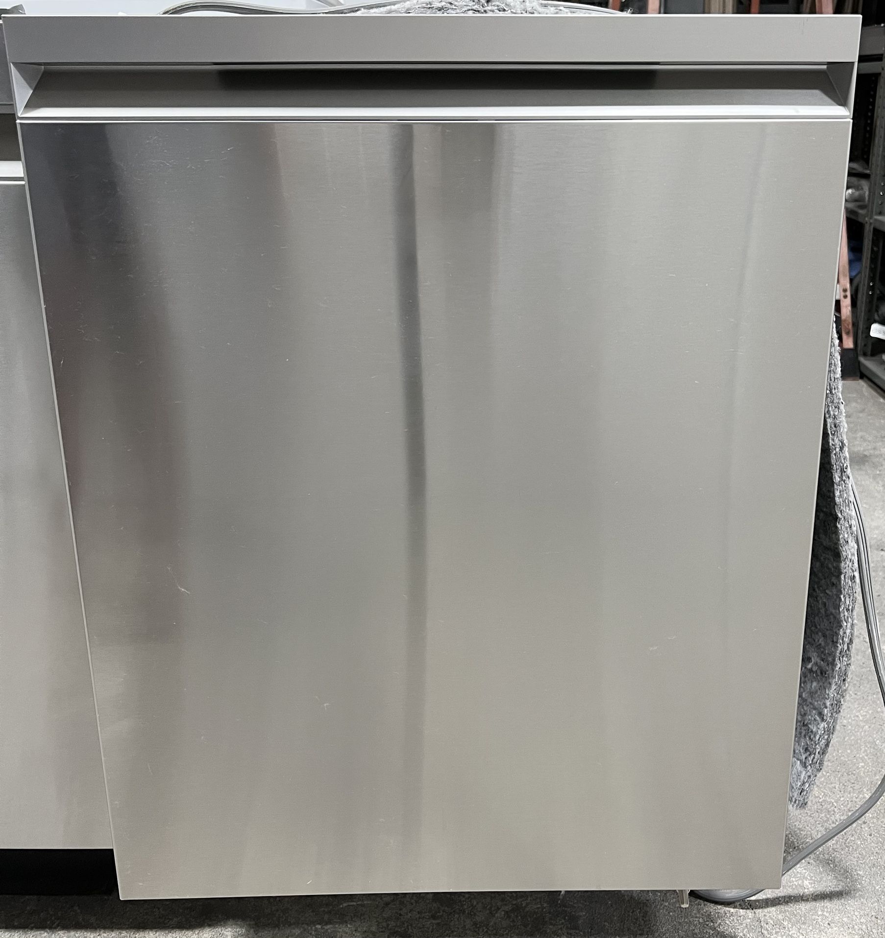 24” Samsung Top Control Smart Dishwasher w/StormWash+44dBA