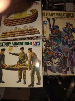 VINTAGE ARMY MODEL FIGURES