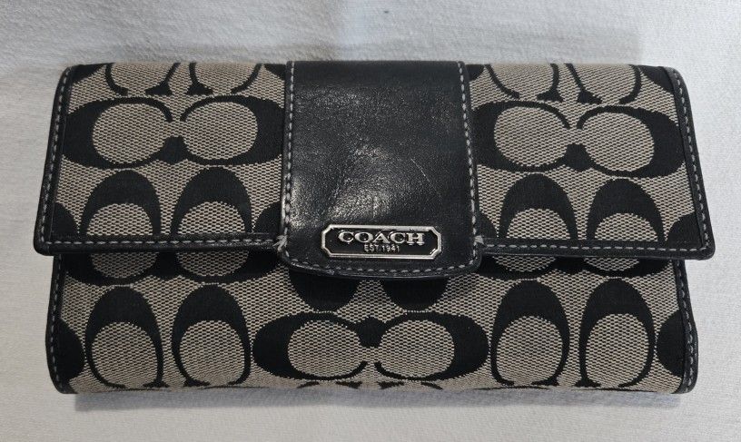 Authentic COACH Fullsized Wallet