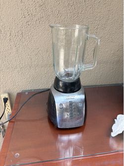 Black n Decker crushed master multiple speeds blender in very good conditions with no lid.