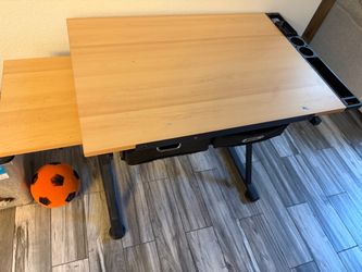 Drawing desk