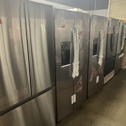 GE - Side By Side Refrigerator In Stainless Steel