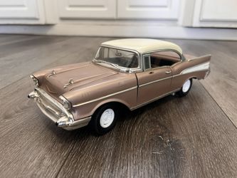 Diecast 1/18 scale Ertl American Muscle 1957 Chevrolet Bel Air missing both mirrors