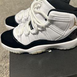 Retro Air Jordan 11 Size 5Y Boys 