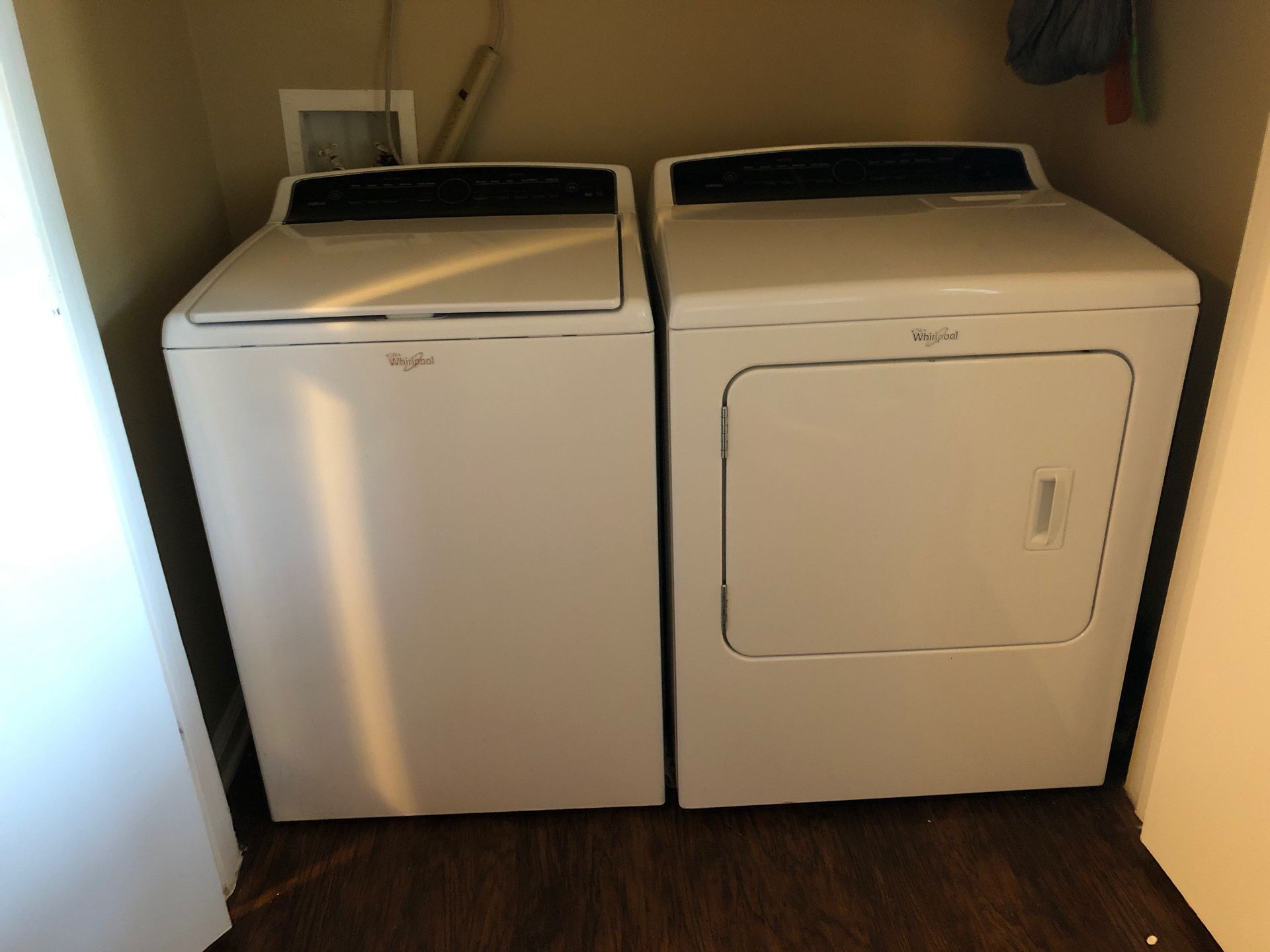 Washer and dryer Whirlpool 1 year old Lowe’s