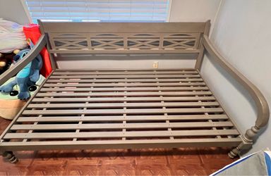 Twin daybed