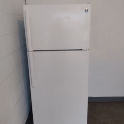 Like New G.E. fridge, delivery available!!!