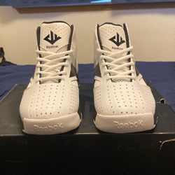 Men’s size 9’5 Reebok shoes