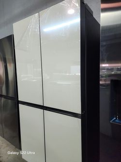 Bespoke | 36 in. 29 cu. ft. | Standard Depth 4-Door Flex French Door Refrigerator in White Glass with Beverage Center.