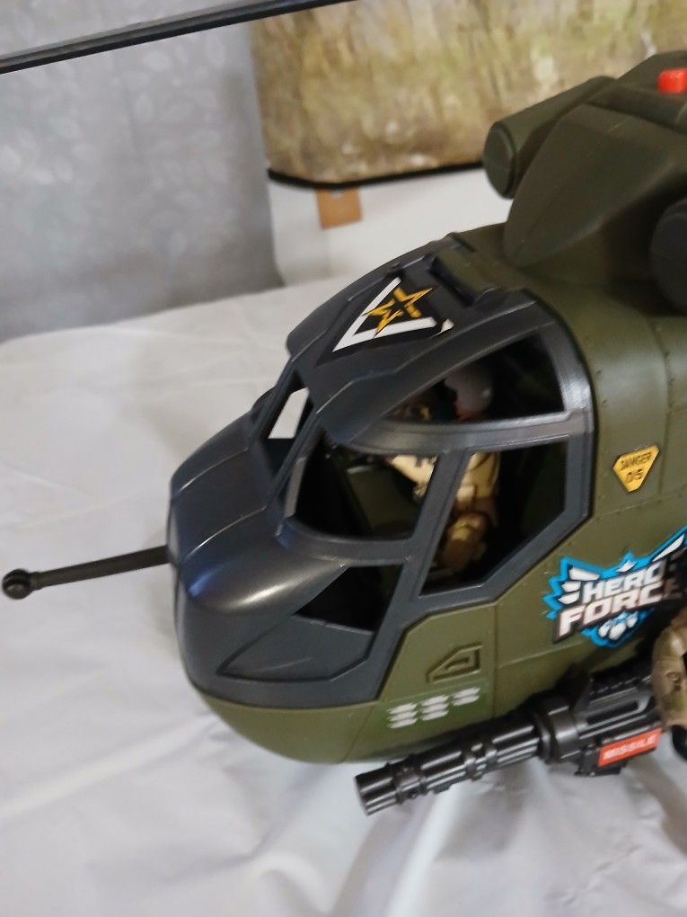 Huge Helicopter With Tank An Soldiers 