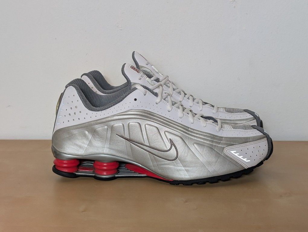 Nike Shox R4 Retro 2019 Comet Red Metallic Silver Shoes BV1111-100 Men's Size 13