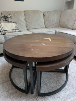 36" Solid wood Round Coffee Table with 4 Stools. height 20"