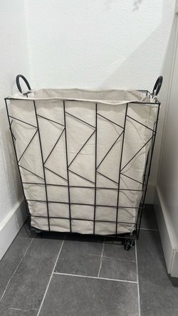 Laundry hamper