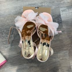 9 1/2 pink heels. 