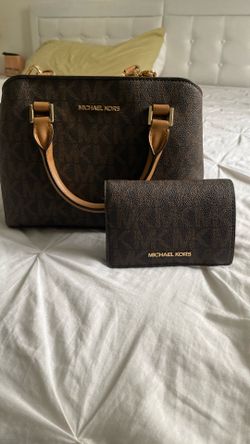 Real Michael Kors purse With Wallet