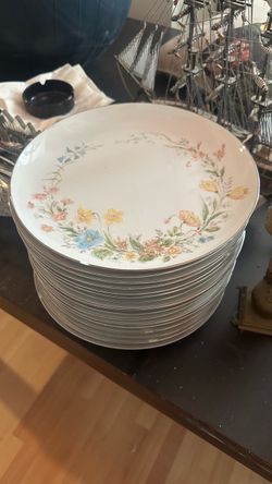Floral dinnerware set