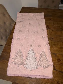 💞Baby pink Christmas table runner