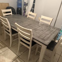 Used 6 Seat Dinning Room Set