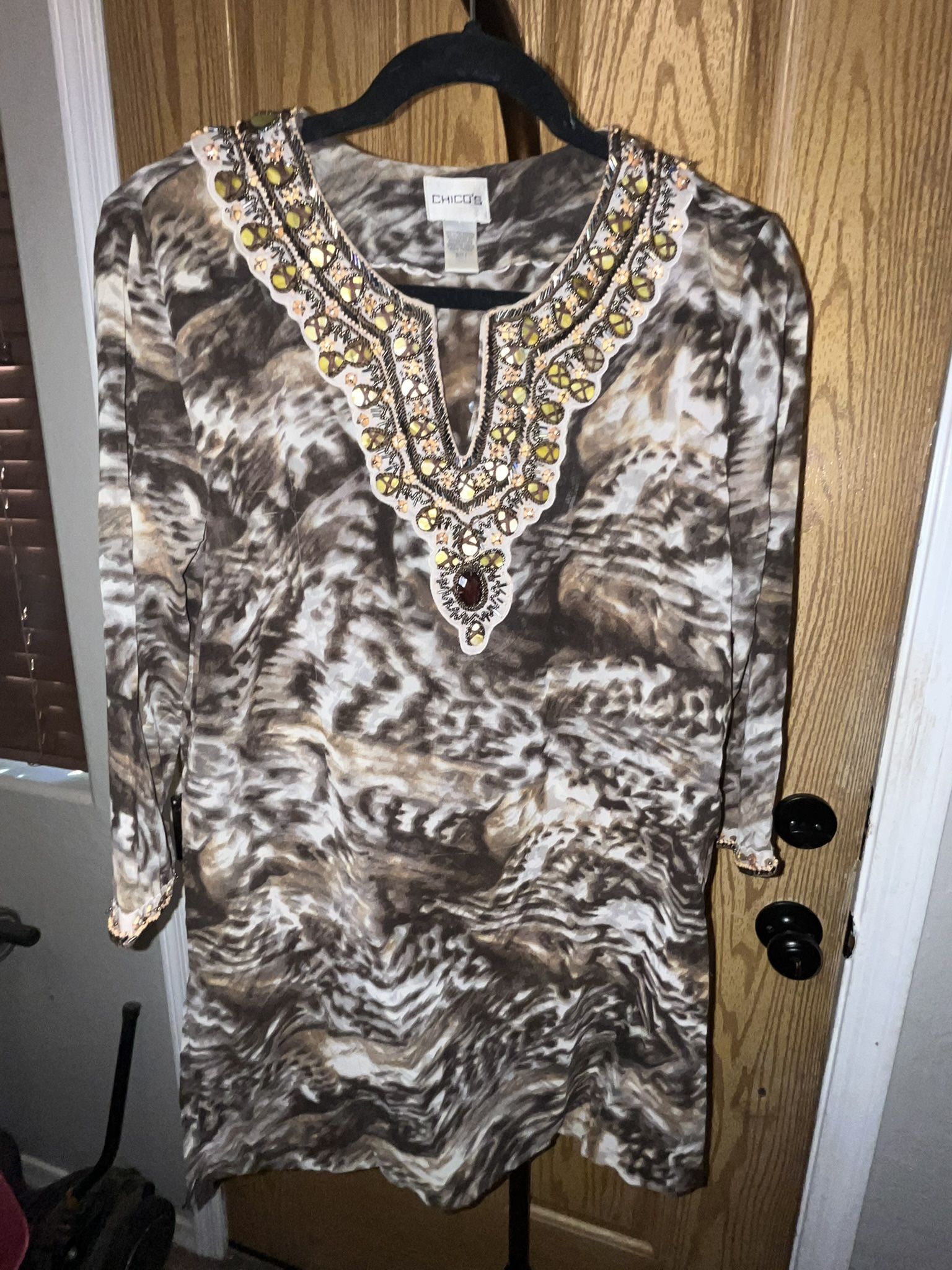 Chico's Blouse Shirt Top Women Size 0 Small Tunic Animal Print Beaded