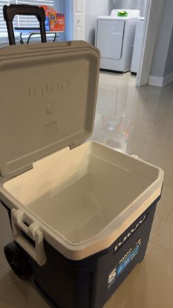 IGLOO 62 Quarts Cooler