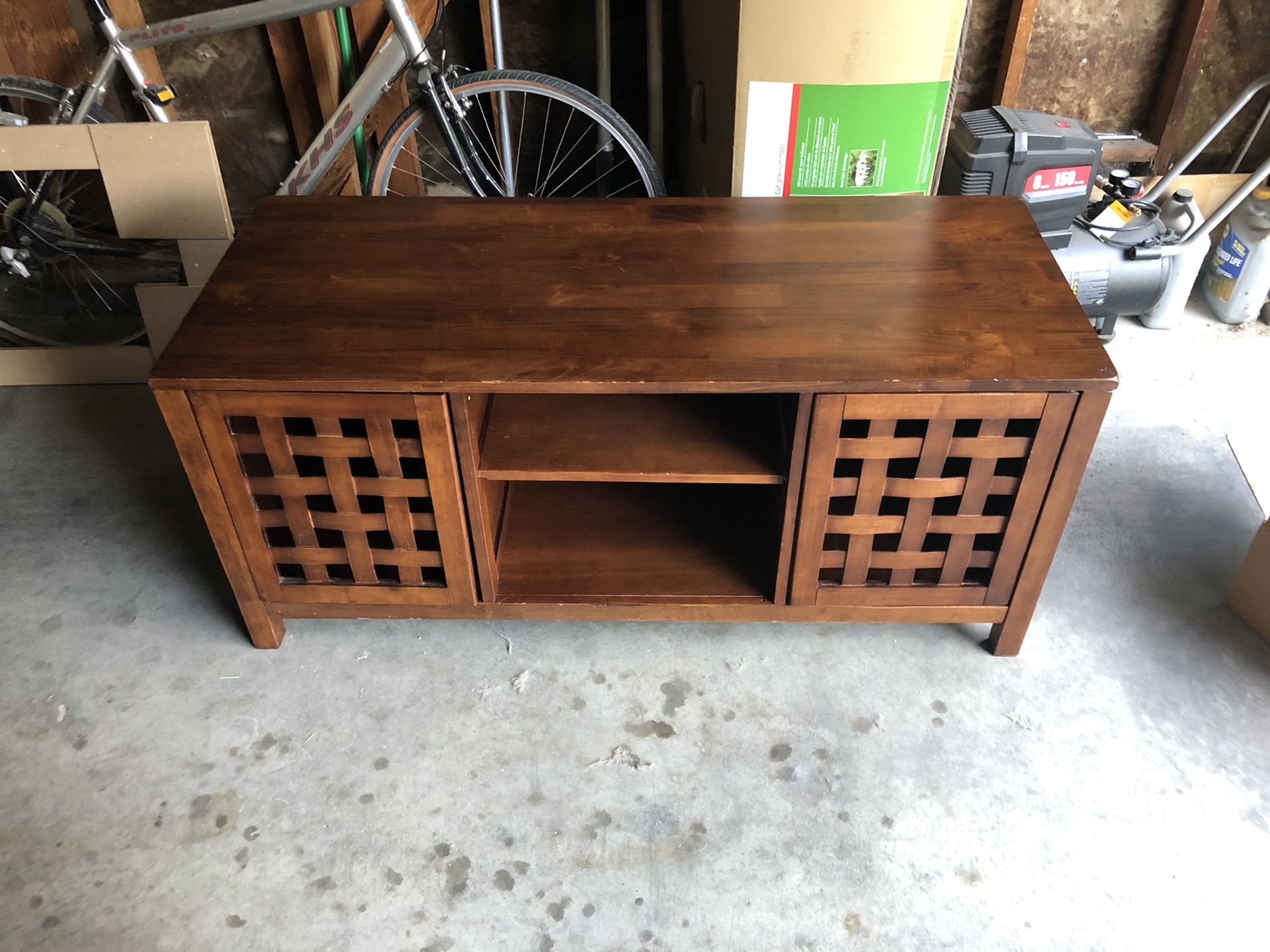 TV stand/entertainment center