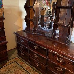 Vintage Solid Wood Dresser with Mirror & Matching Nightstands – Ornate Details