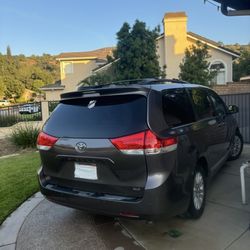 2011 TOYOTA SIENNA XLE FOR SALE