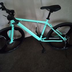 BIKE 24 FRAME LIKE NEW HARDLY USED GREAT CONDITION DISC BRAKES 26X1.50 TIRES