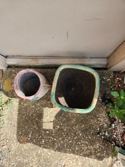 2 Havey planter pots