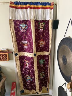 Tibetan Buddhist Eight Auspicious Symbols (Ashtamangala) Tapestry