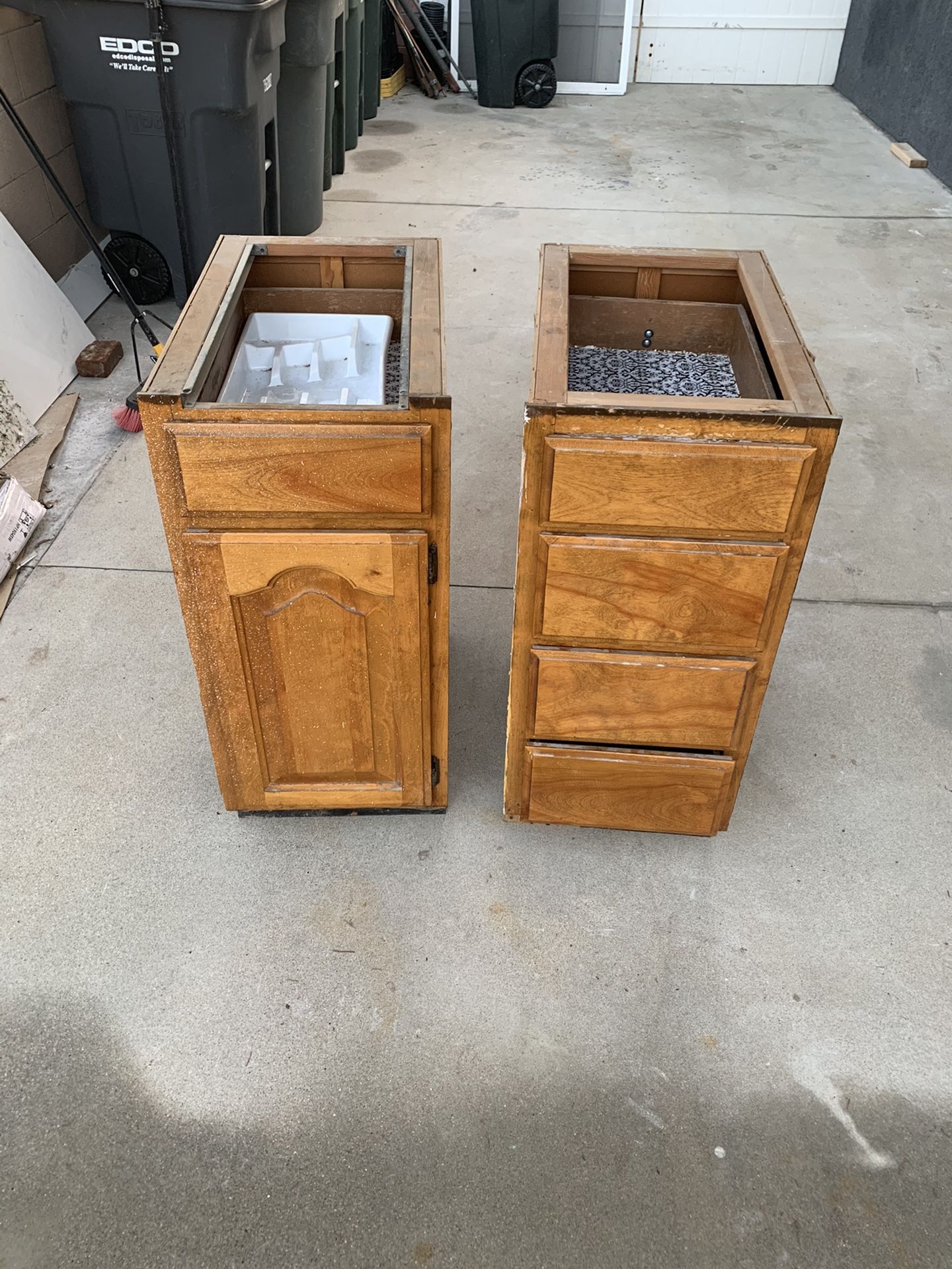 Two kitchen cabinets. Already gave the rest away and this is what’s left