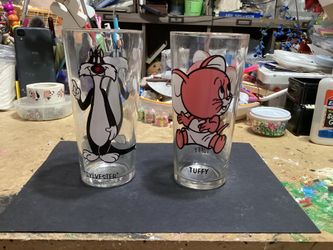 Vintage drinking cups, Sylvester and Tuffy