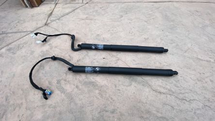 RIGHT AND LEFT LIFT CYLINDER / 2017 BMW X5