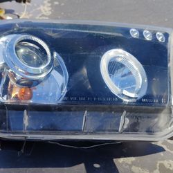 Toyota Tundra  Projector Headlights 2011