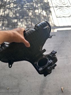 2012 Toyota Prius V Intake Manifold