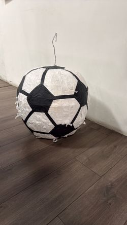 Piñata soccer