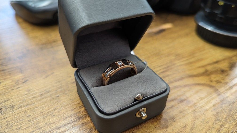 New Designer 14K gold engagement ring size 9.5 - for men/women